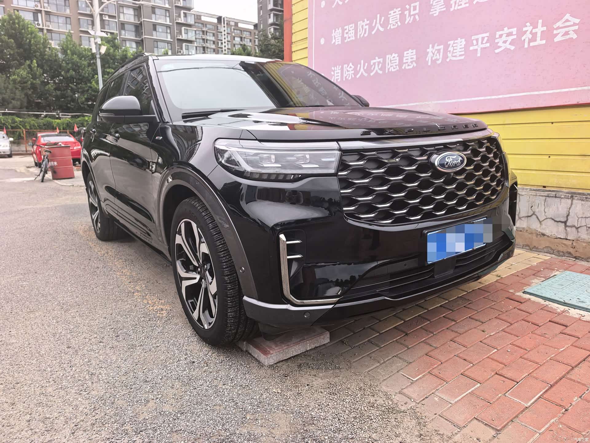 Ford Explorer, 2023 3