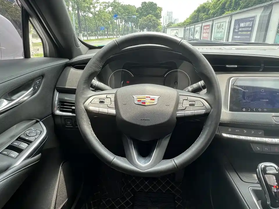 Cadillac XT4