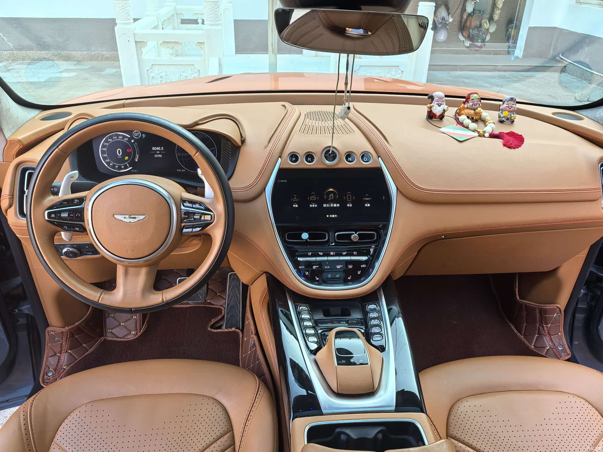 Aston Martin DBX, 2021 36