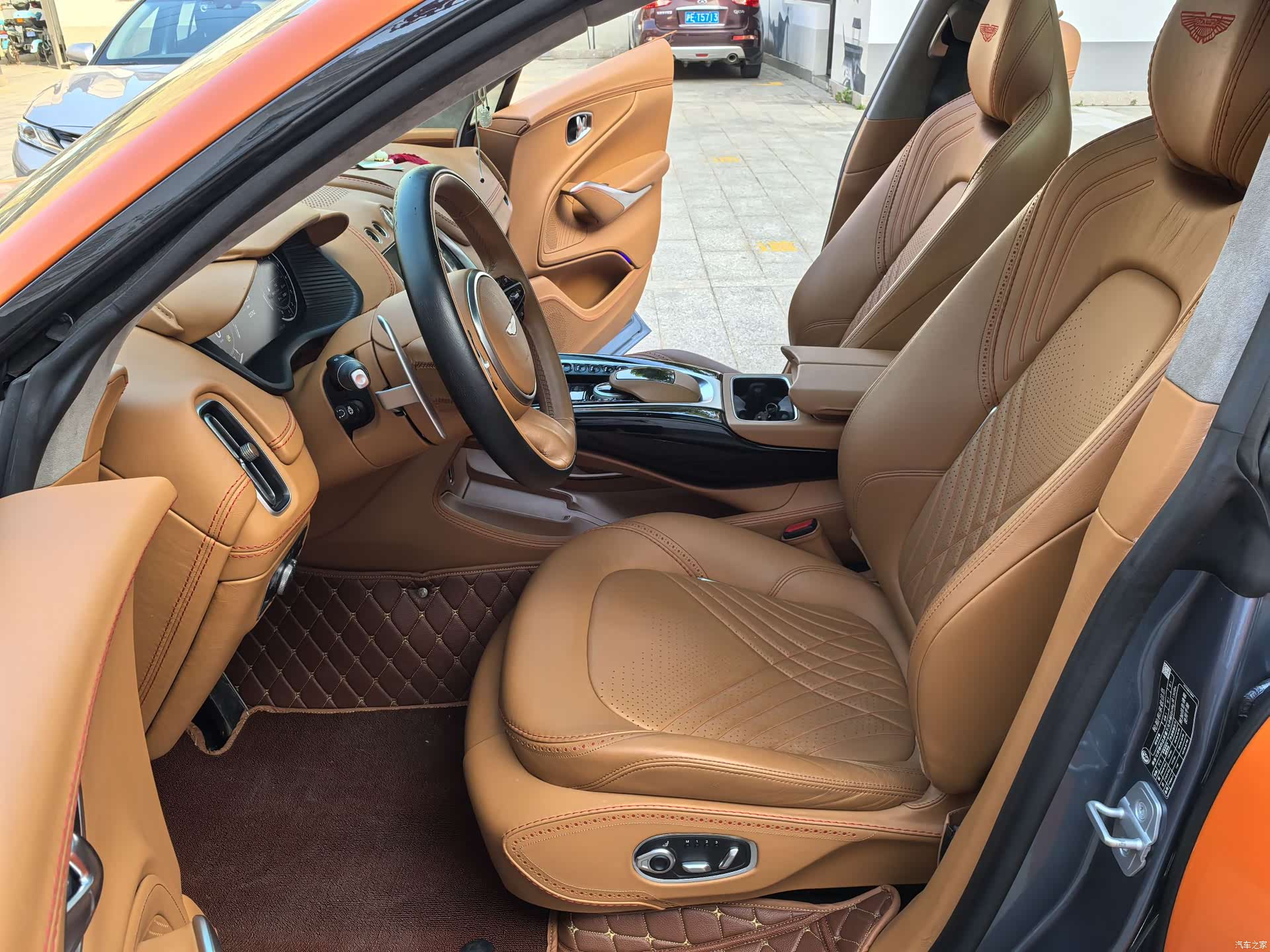 Aston Martin DBX, 2021 7