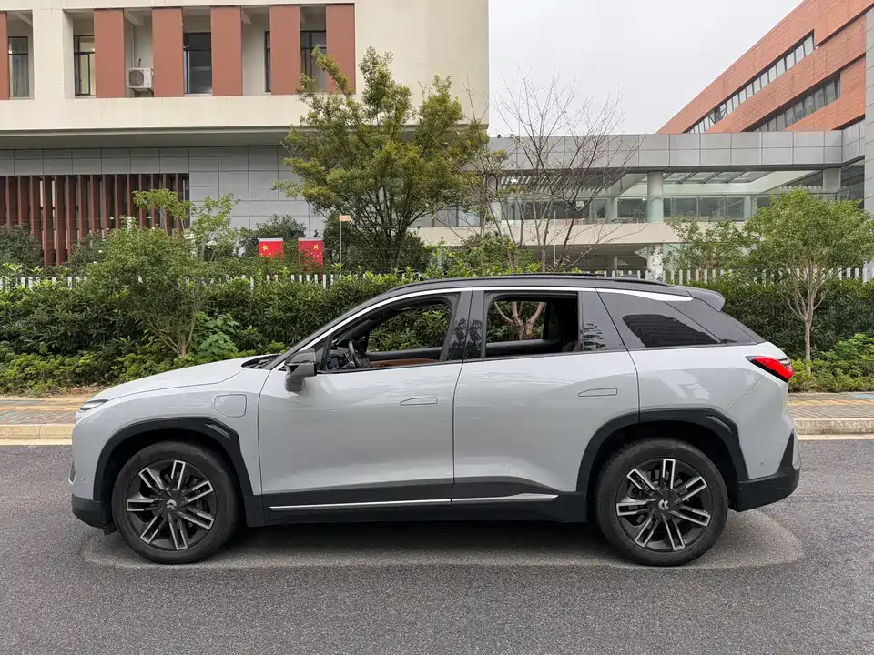 NIO ES6