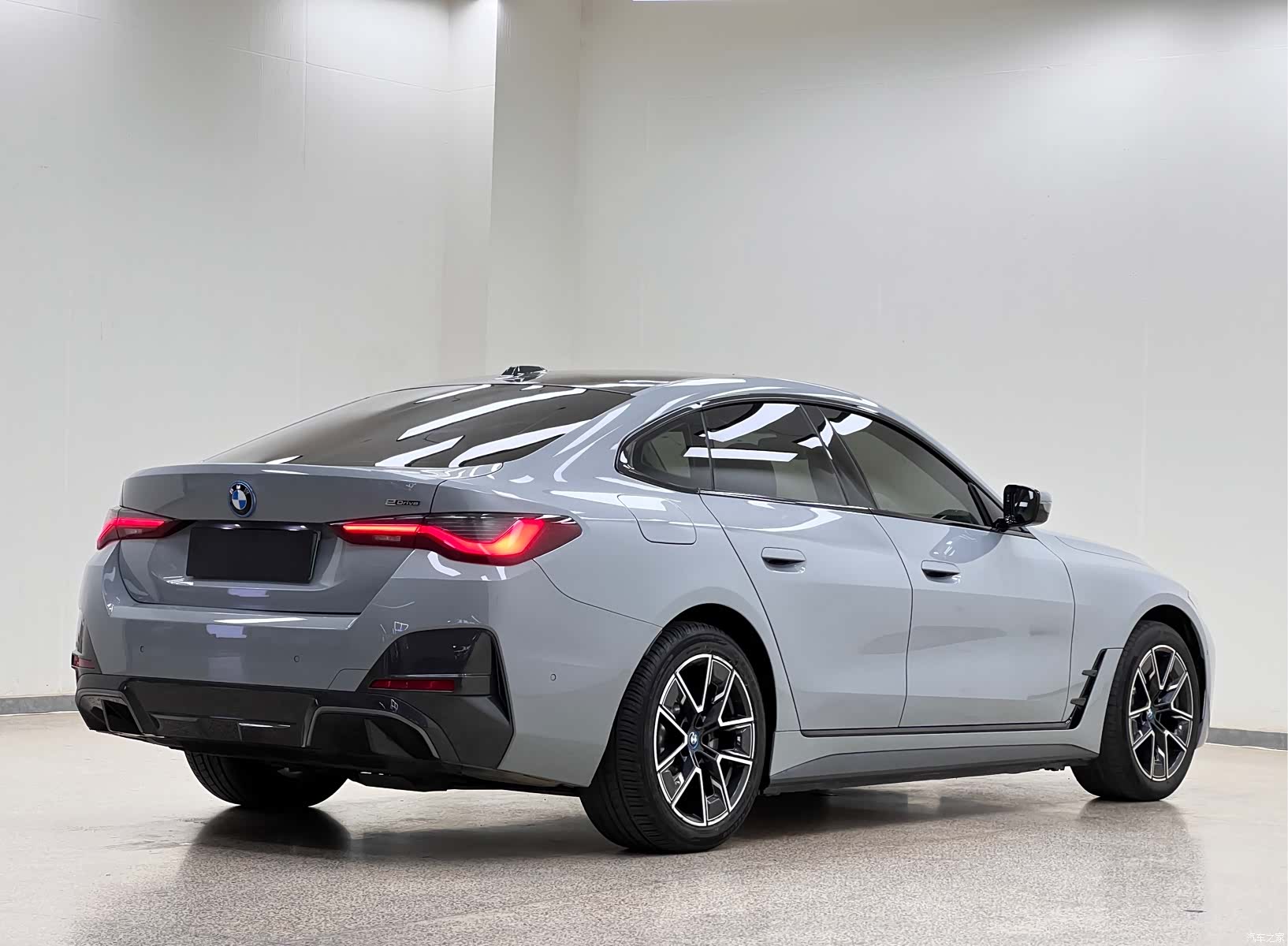 BMW i4, 2024 7