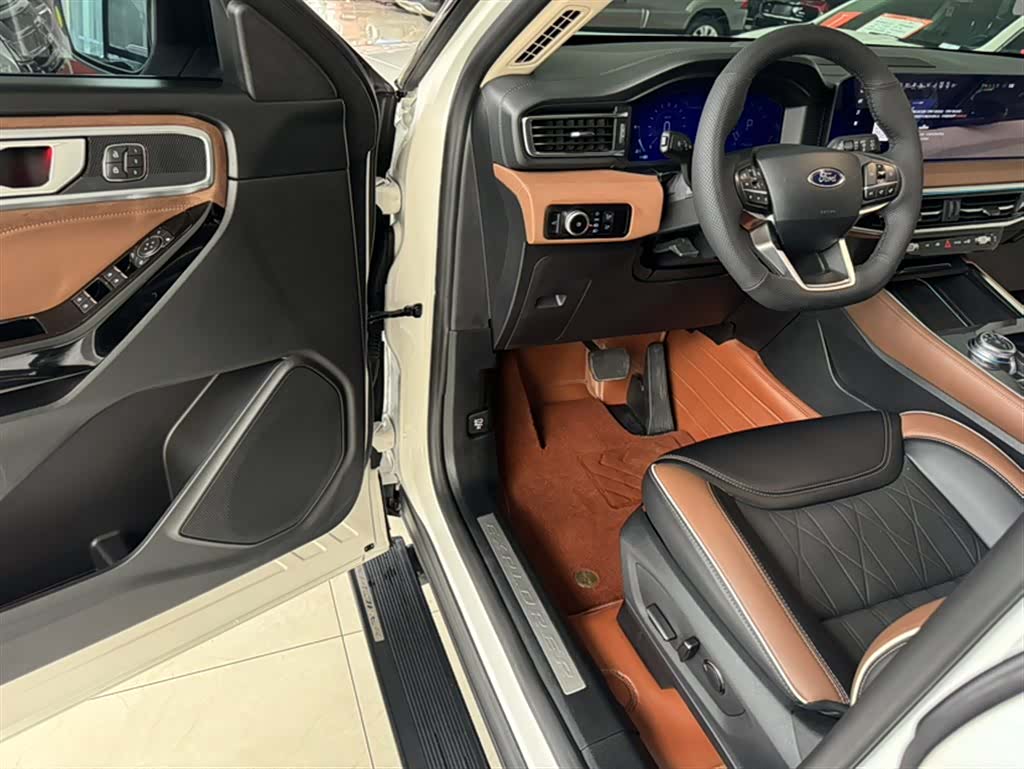 Ford Explorer, 2023 18