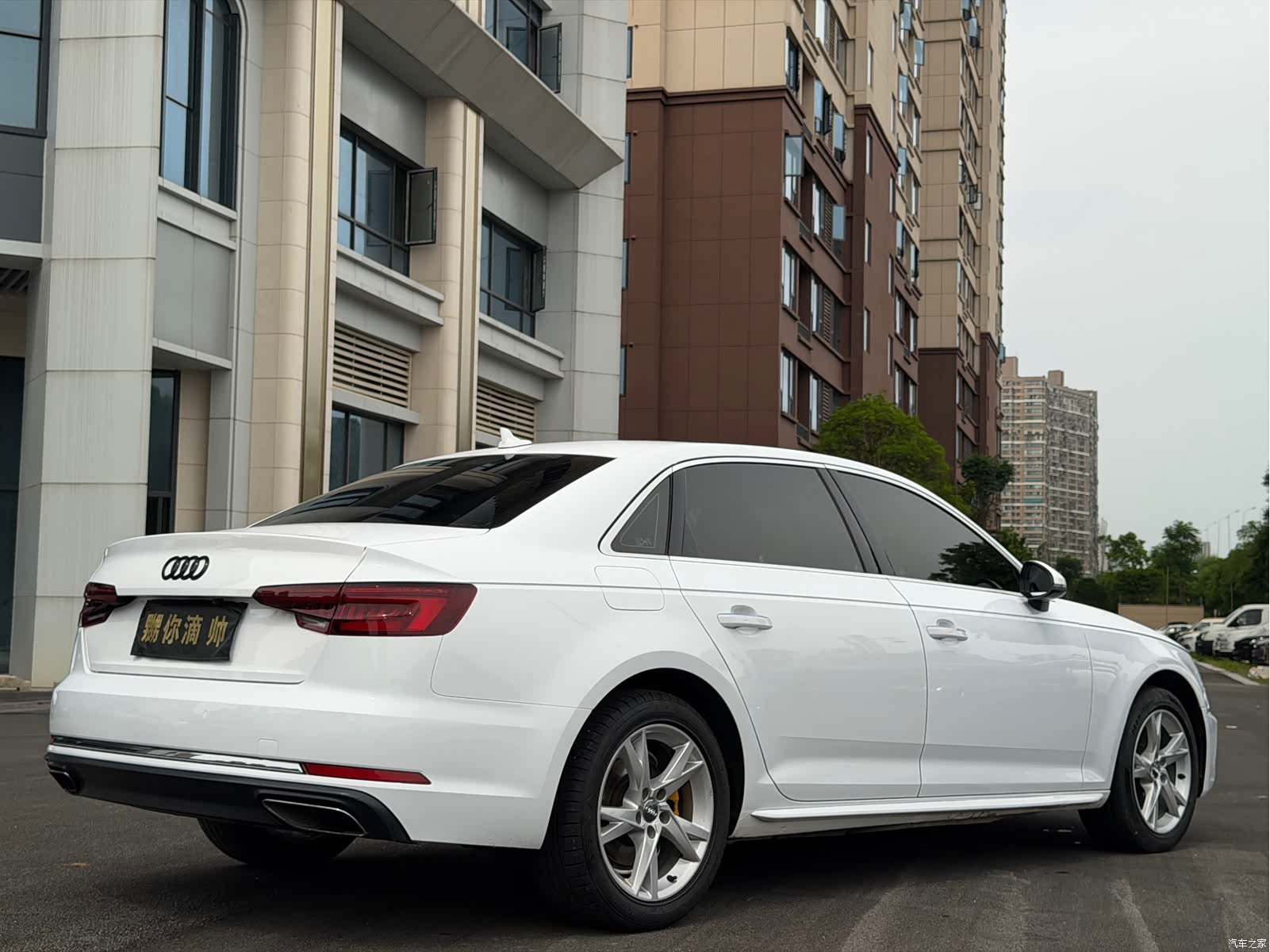 Audi A4L, 2019 все фото
