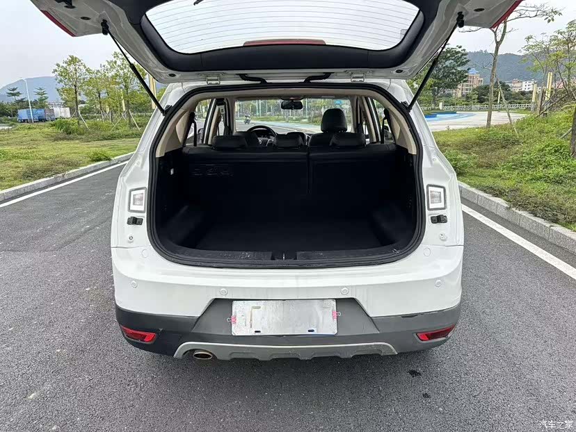 Wuling 560, 2017 17