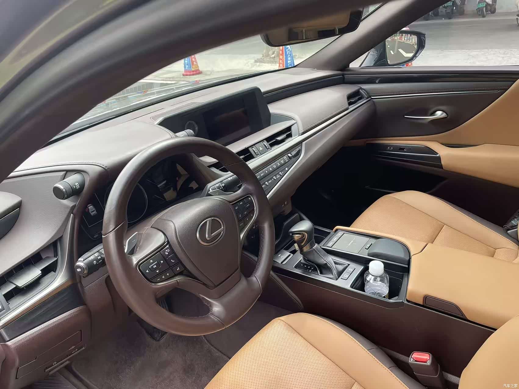 Lexus ES, 2021 13