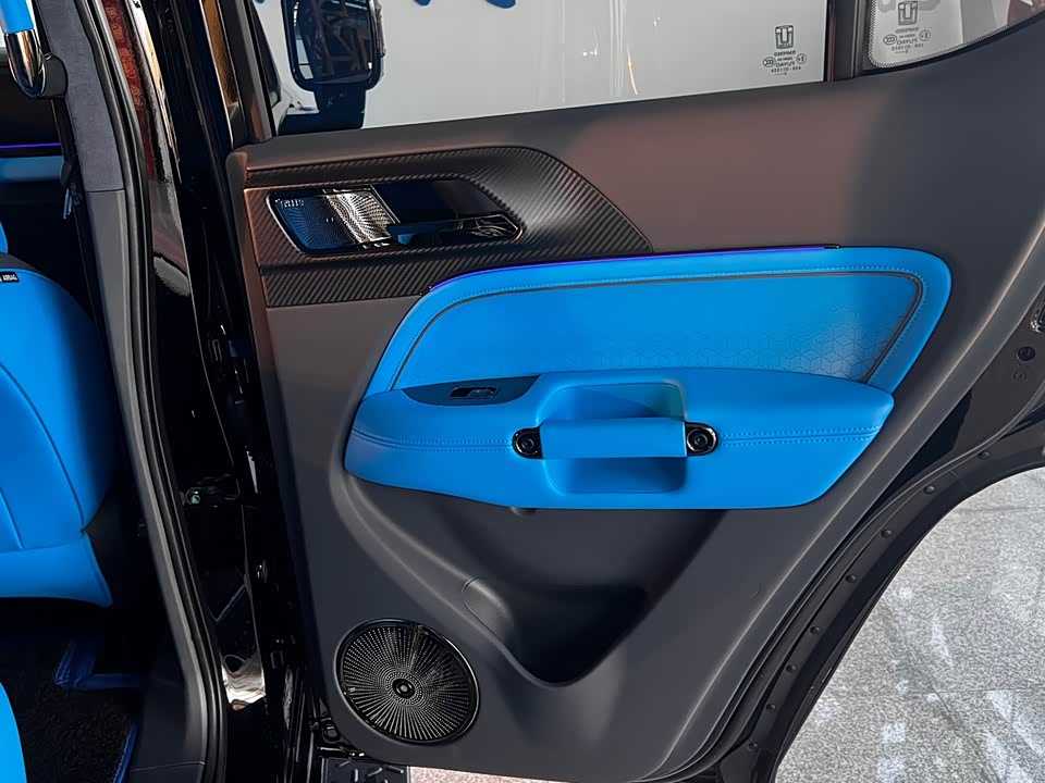 CrossBoundary Co-creation tank 300