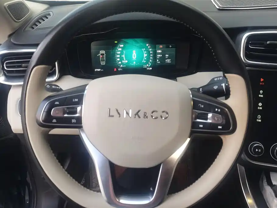 Lynk & Co 01