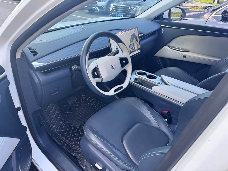 ARCFOX Polar Fox Alpha T5