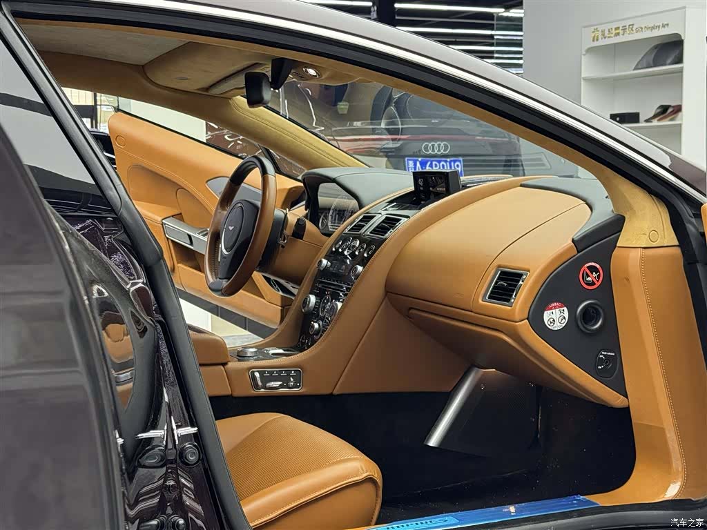 Aston Martin Rapide, 2015 8