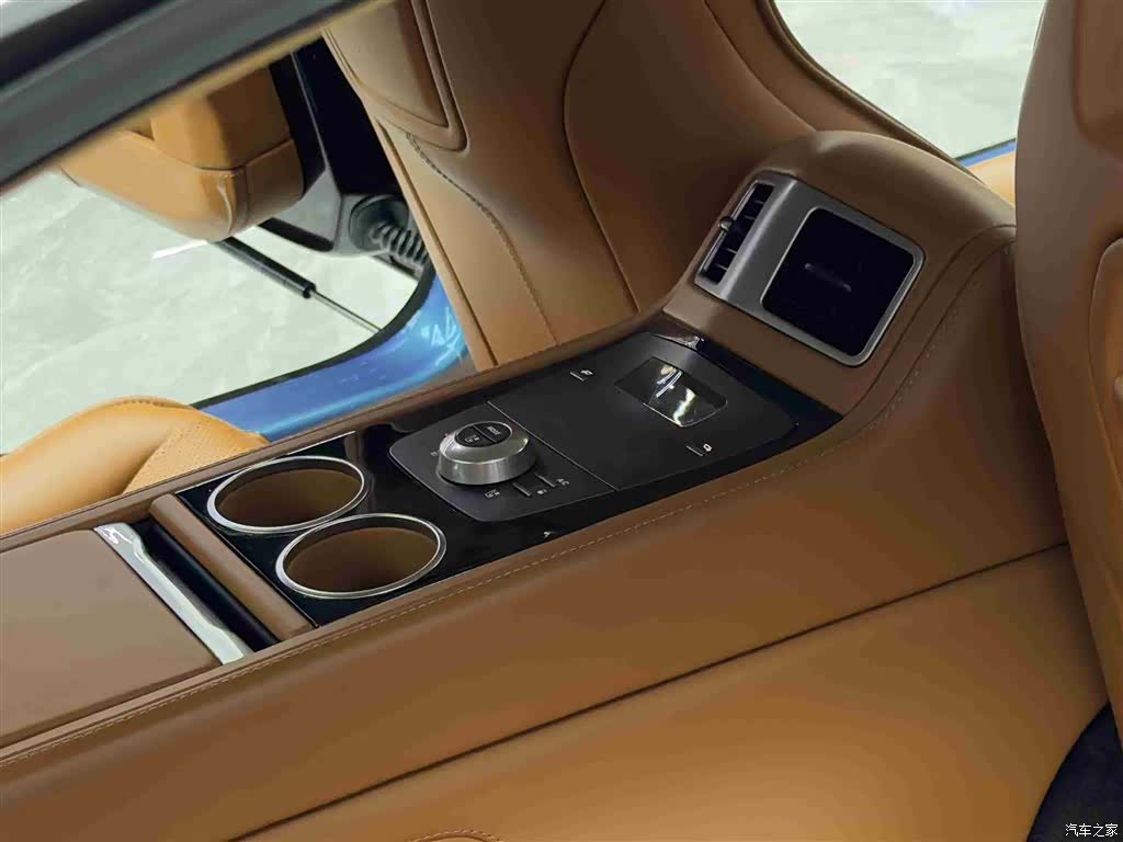 Aston Martin Rapide, 2015 9
