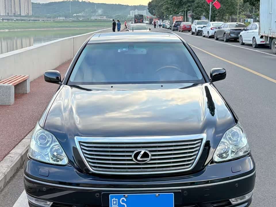 Lexus LS