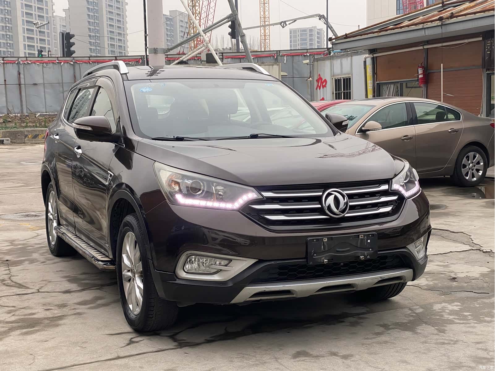 DongFeng AX7, 2016 3