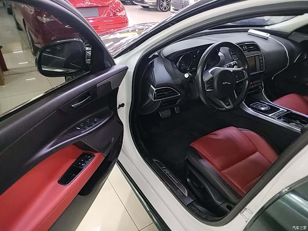 Jaguar XE, 2017 16