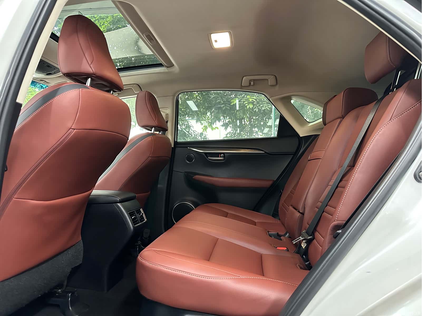 Lexus NX, 2015 12