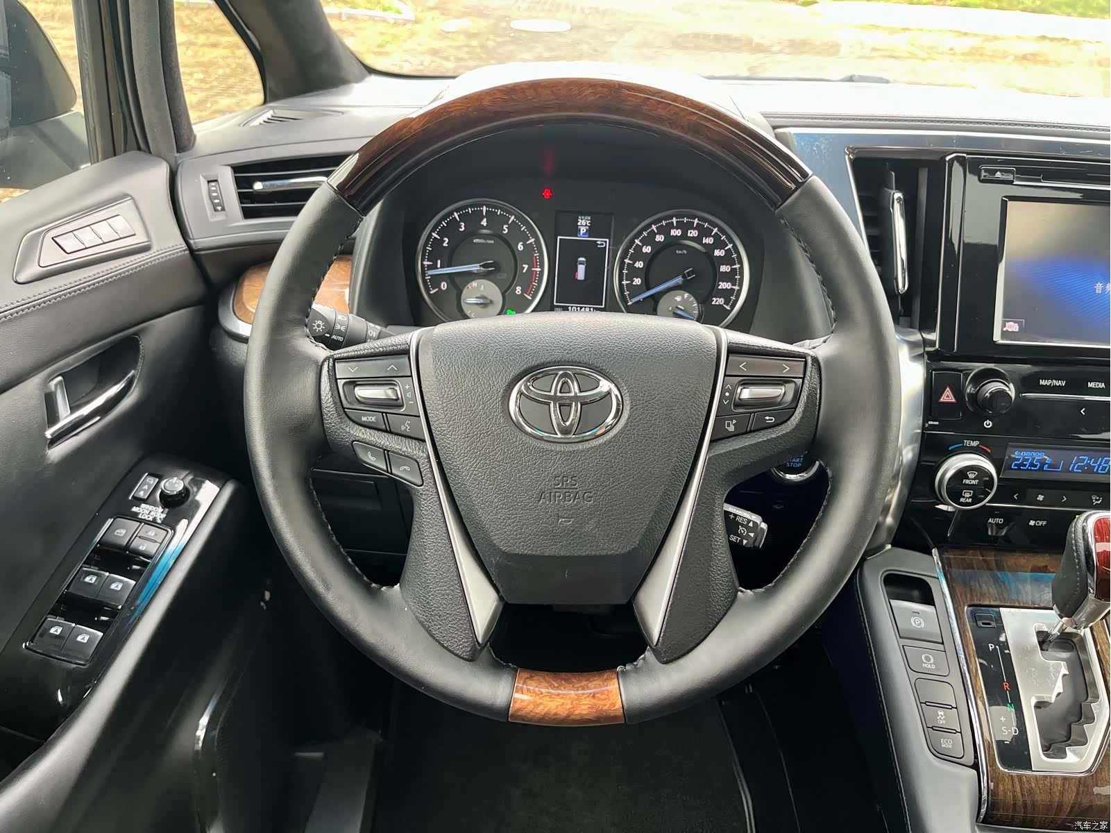 Toyota Alphard, 2018 8