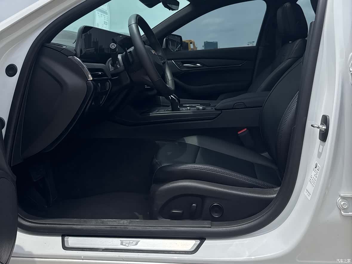 Cadillac CT5, 2025 3