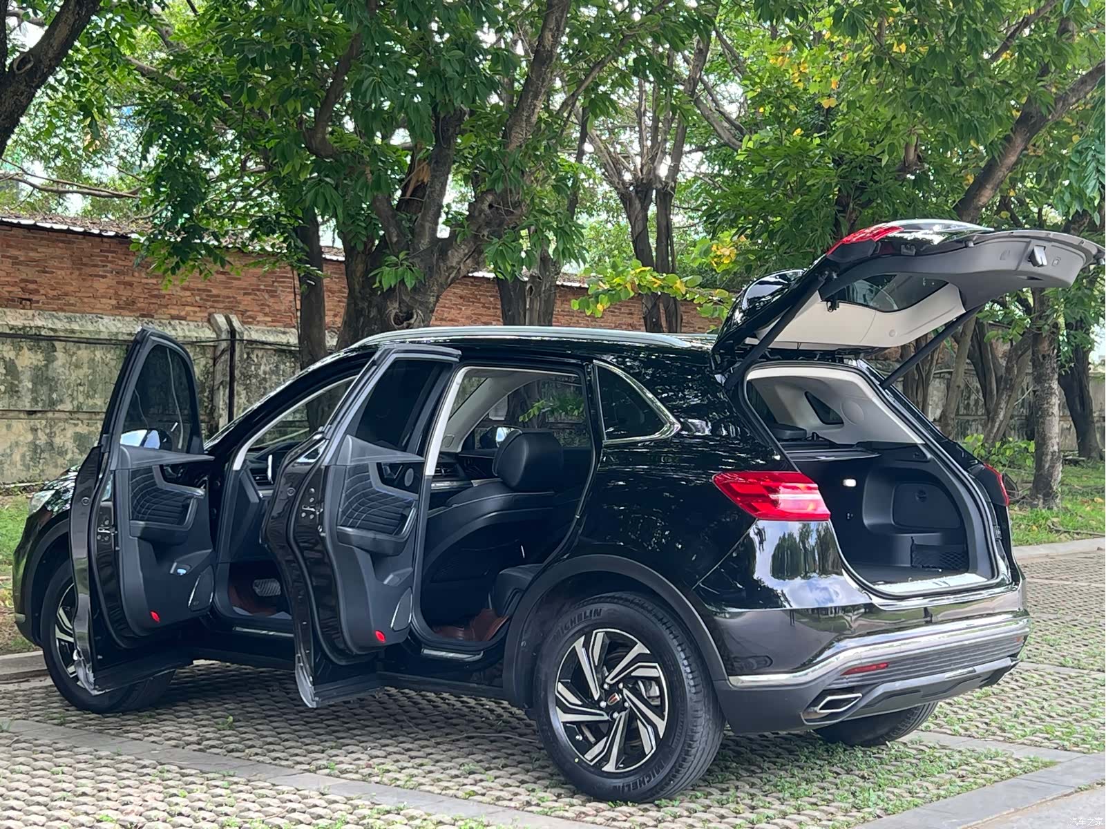 Hongqi HS5, 2022 18