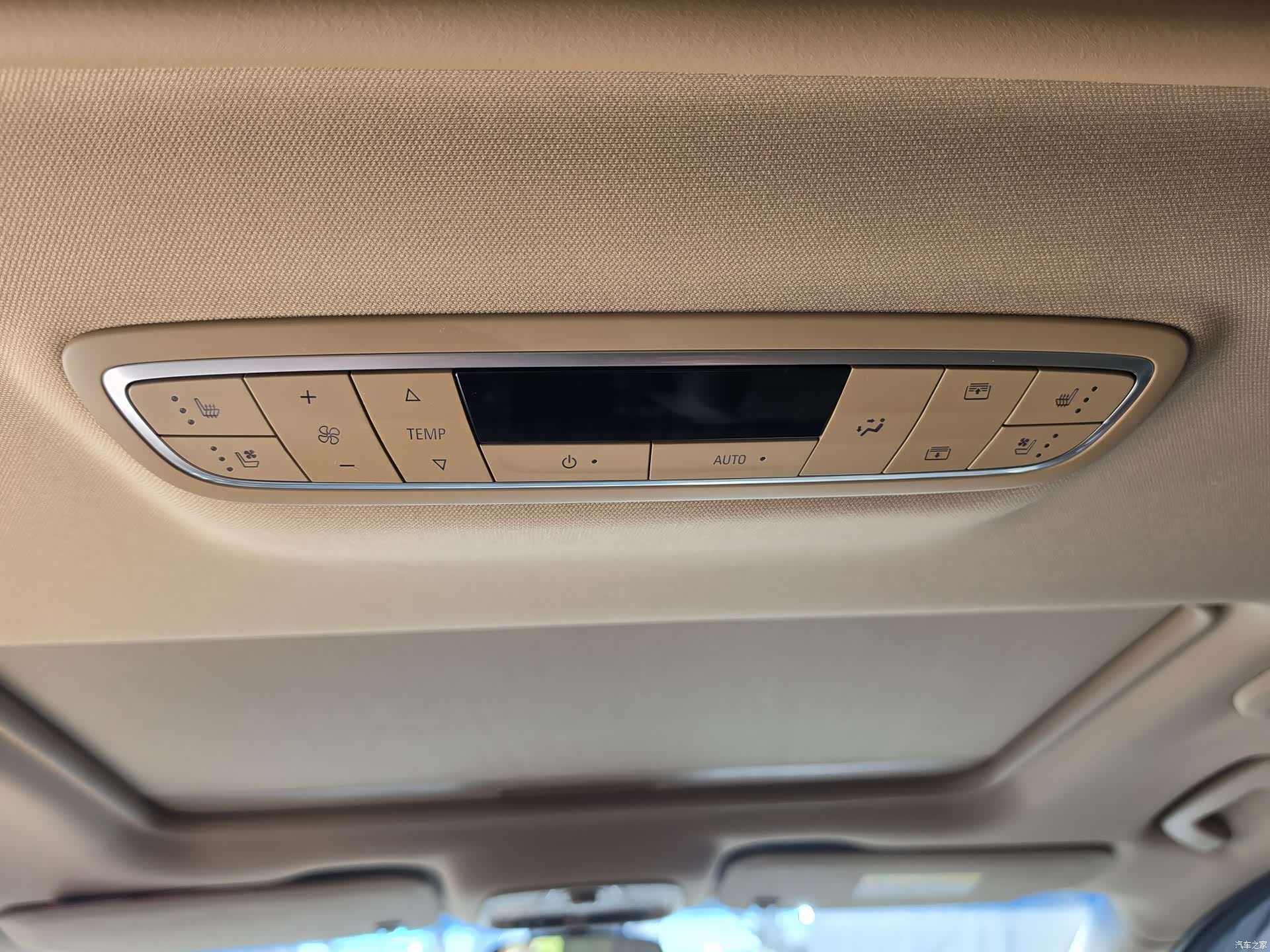 Buick GL8, 2017 9