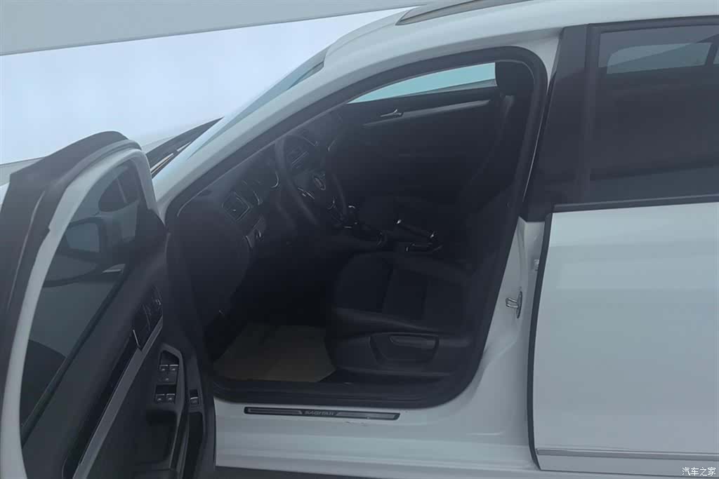 Volkswagen Sagitar, 2017 9