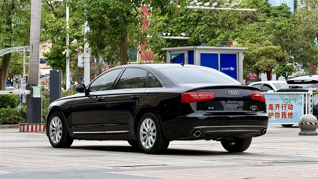 Audi A6L, 2015 все фото