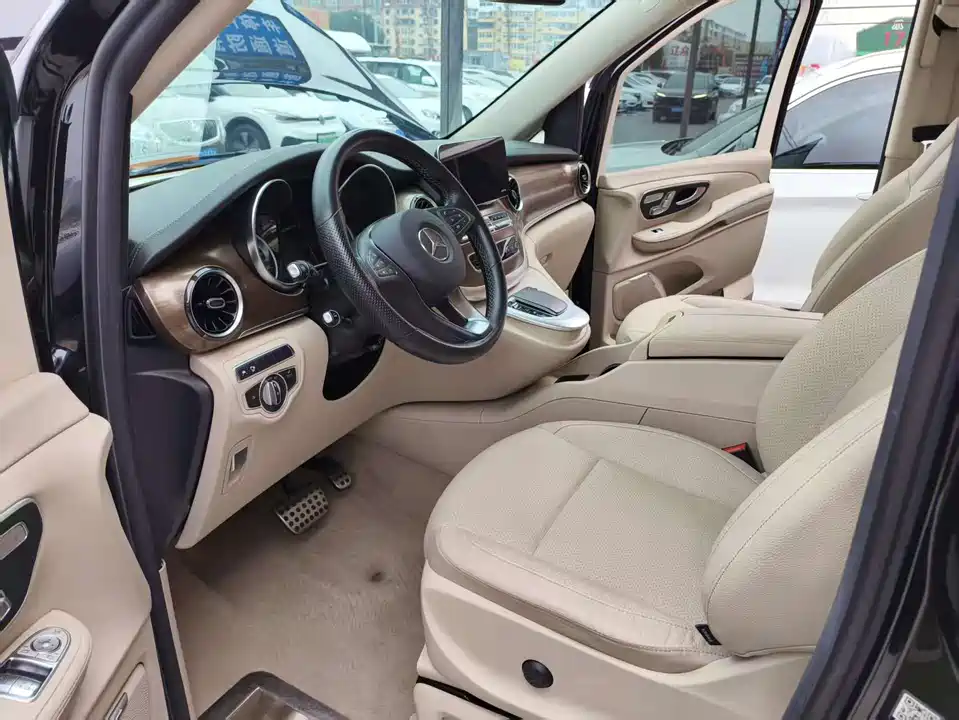 Mercedes-Benz V-class