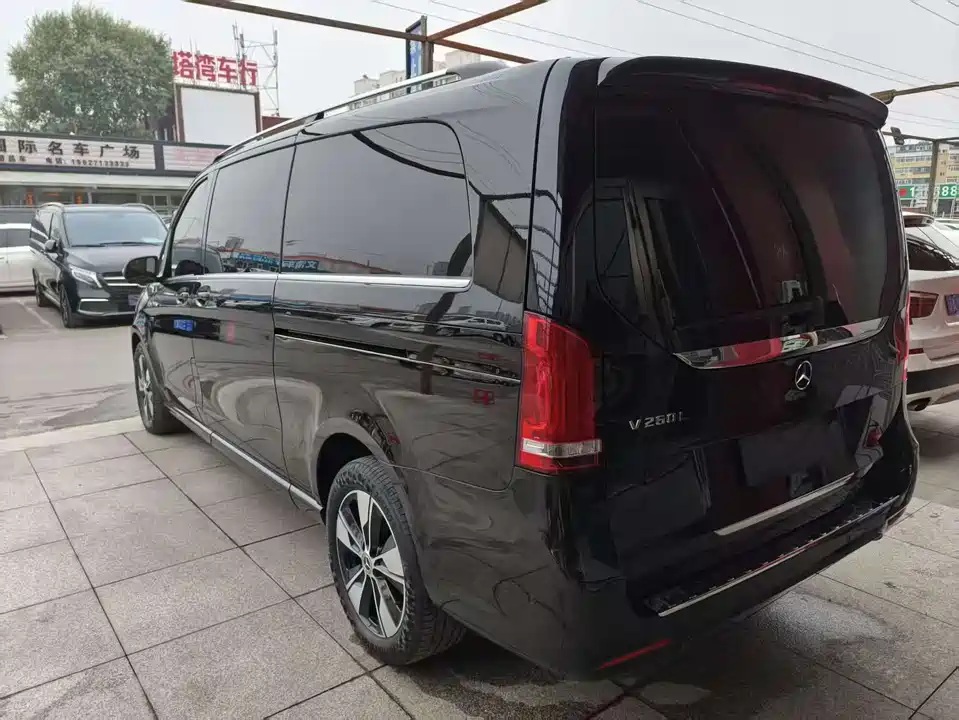 Mercedes-Benz V-class