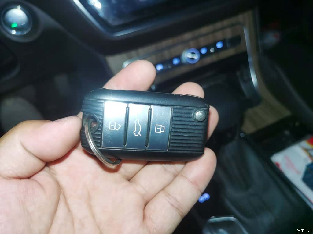 Roewe RX8, 2019 12