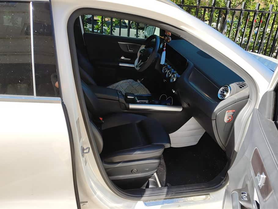 Mercedes-Benz GLA Mercedes-Benz GLA