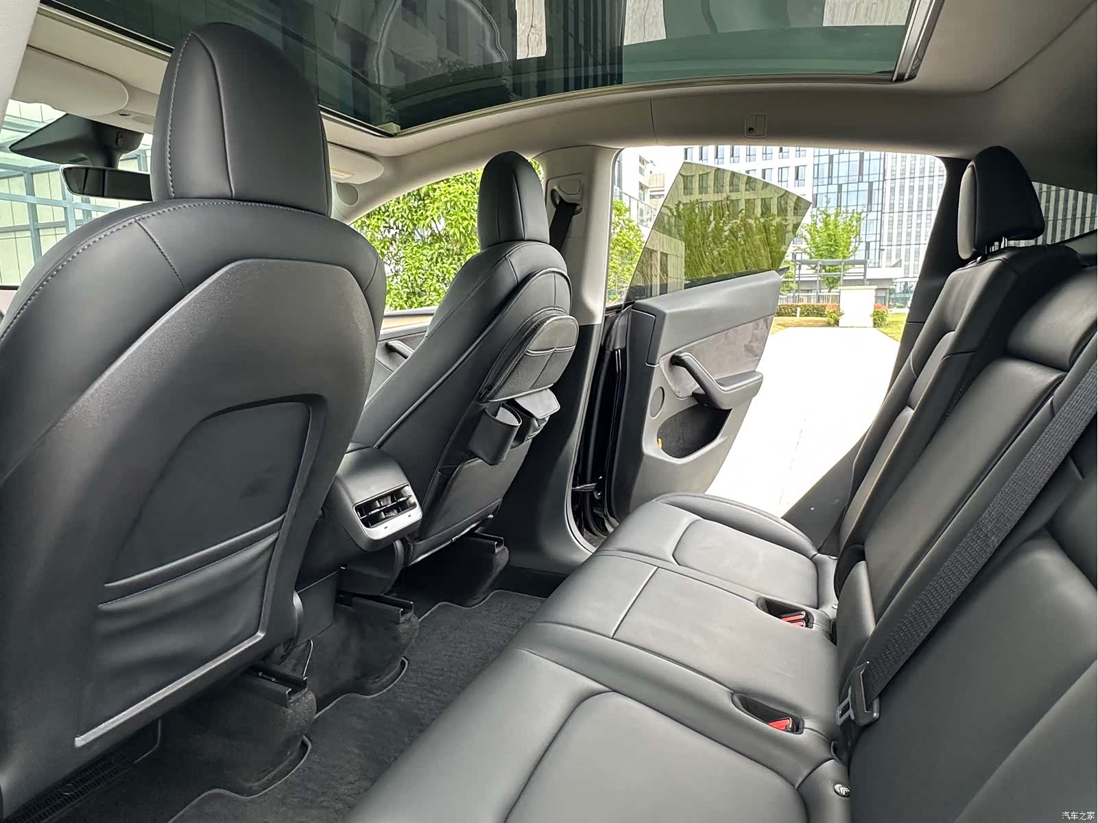 Tesla Model Y, 2022 11