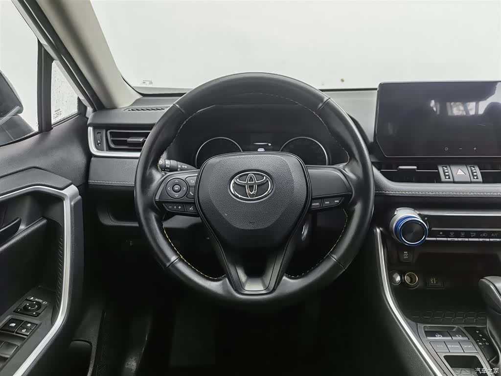 Toyota Wildlander, 2023 11