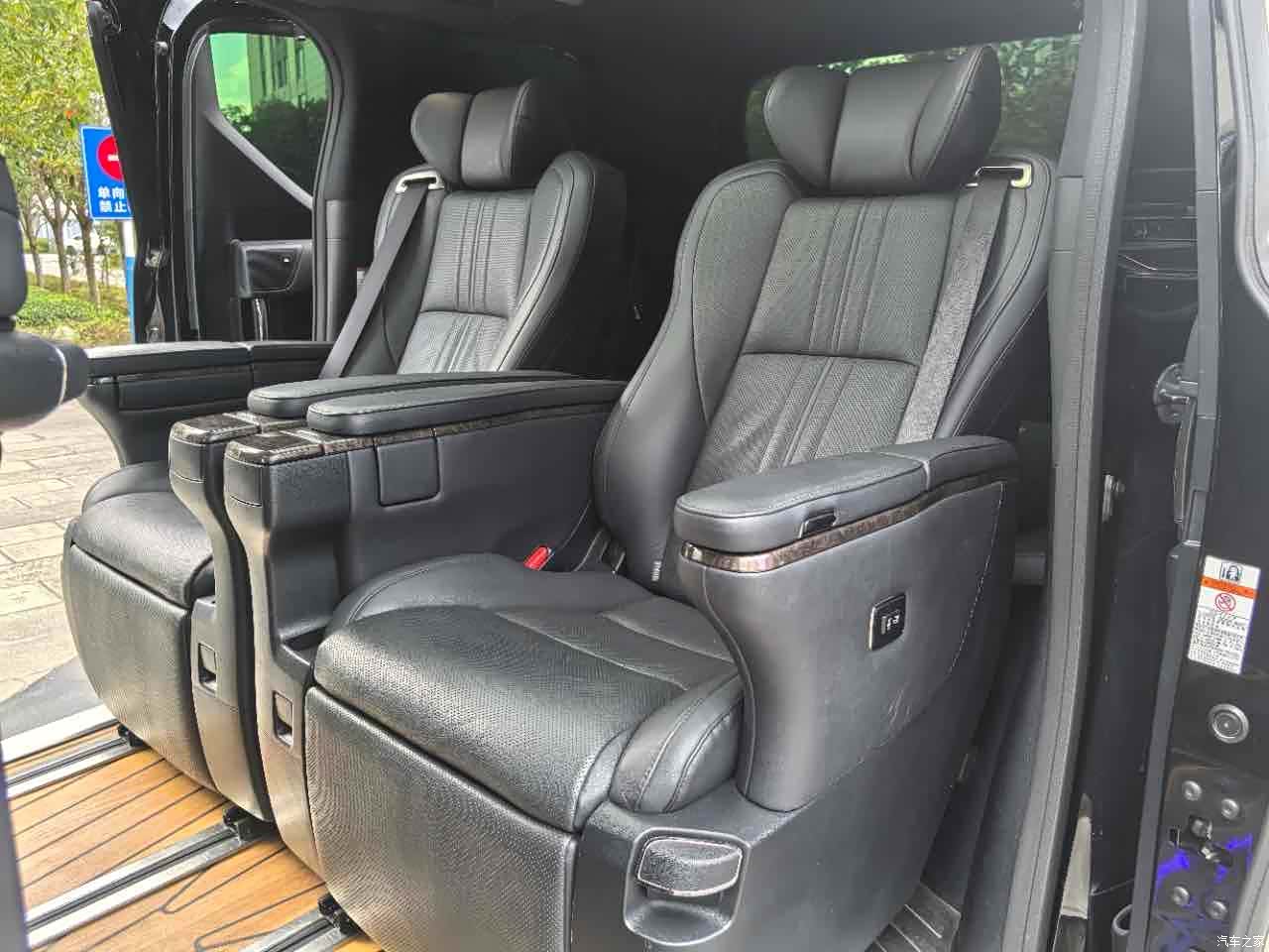 Toyota Alphard, 2022 8