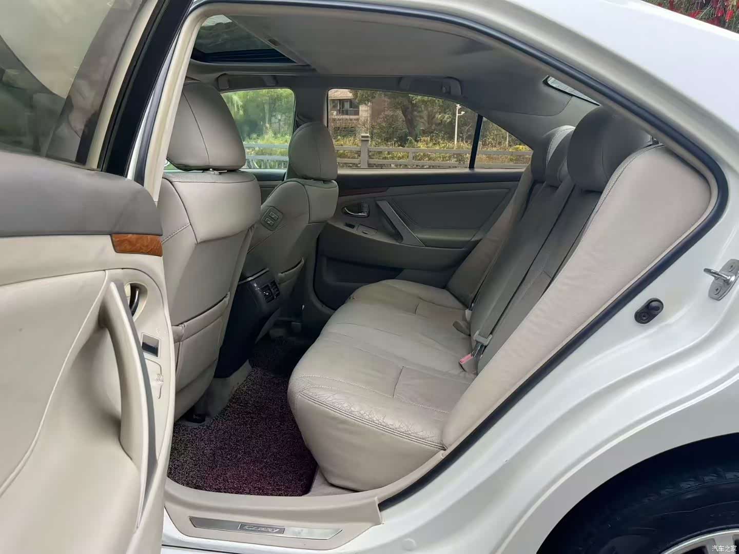 Toyota Camry, 2010 4