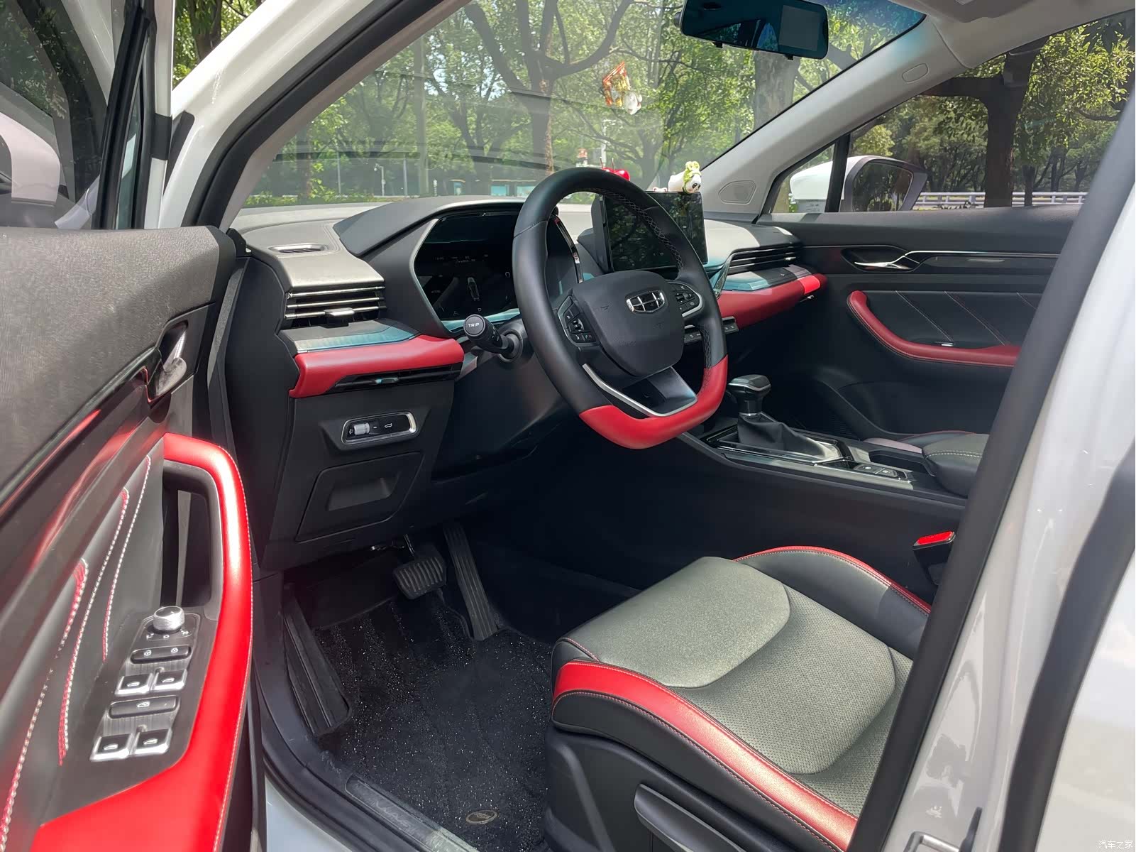 Geely Emgrand, 2021 13