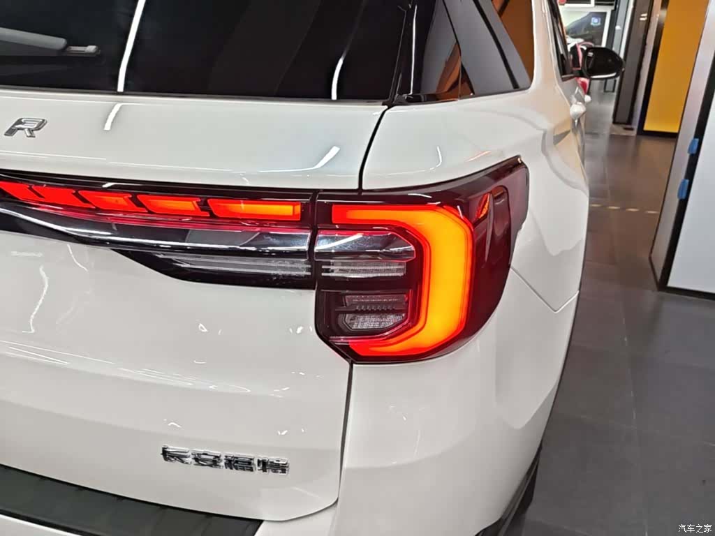 Ford Explorer, 2023 8