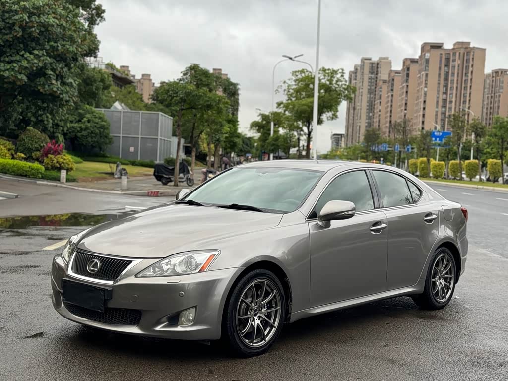 Lexus IS