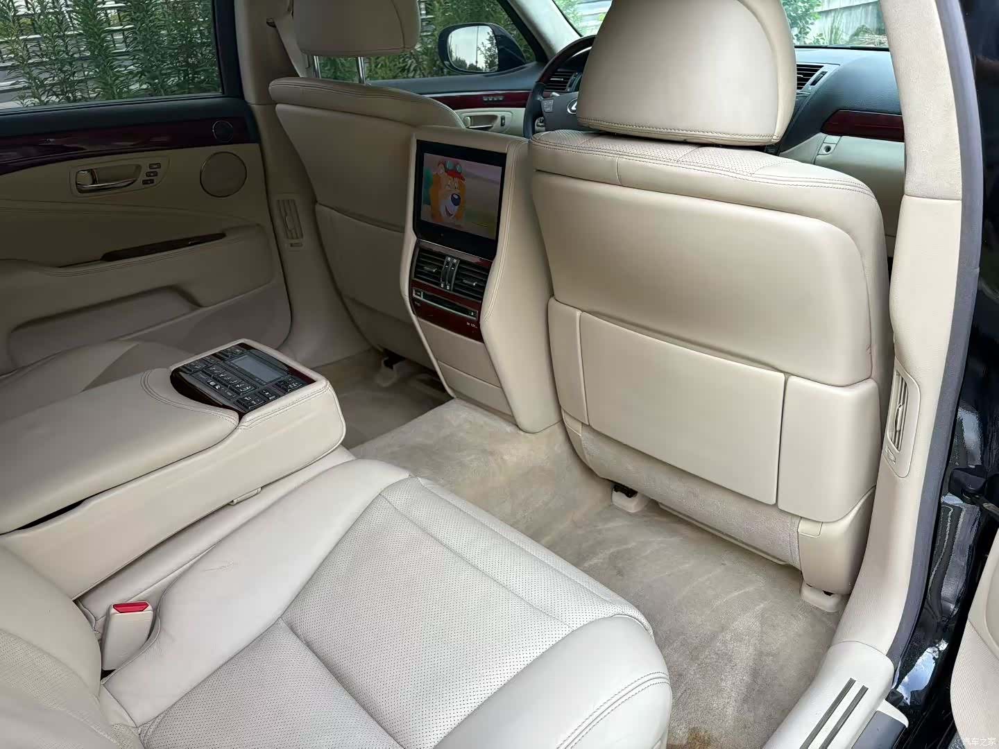 Lexus LS, 2011 8