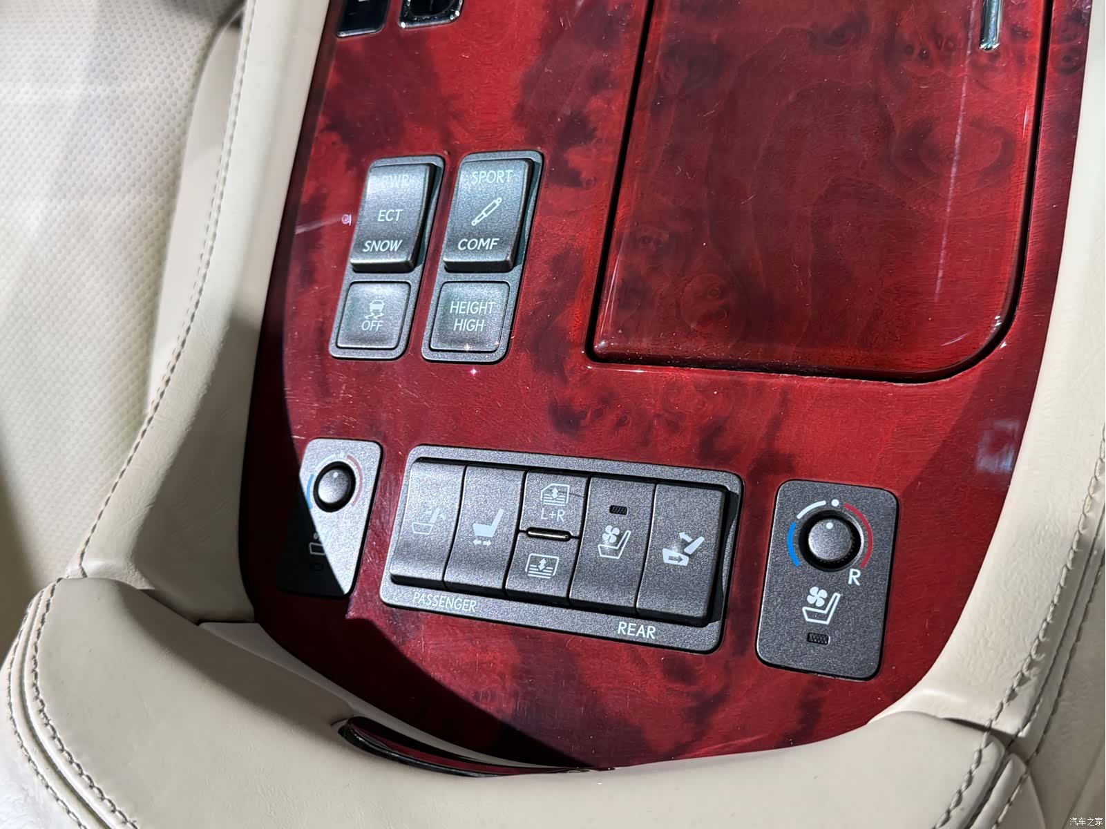Lexus LS, 2011 11