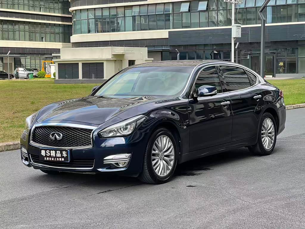 Infiniti Q70