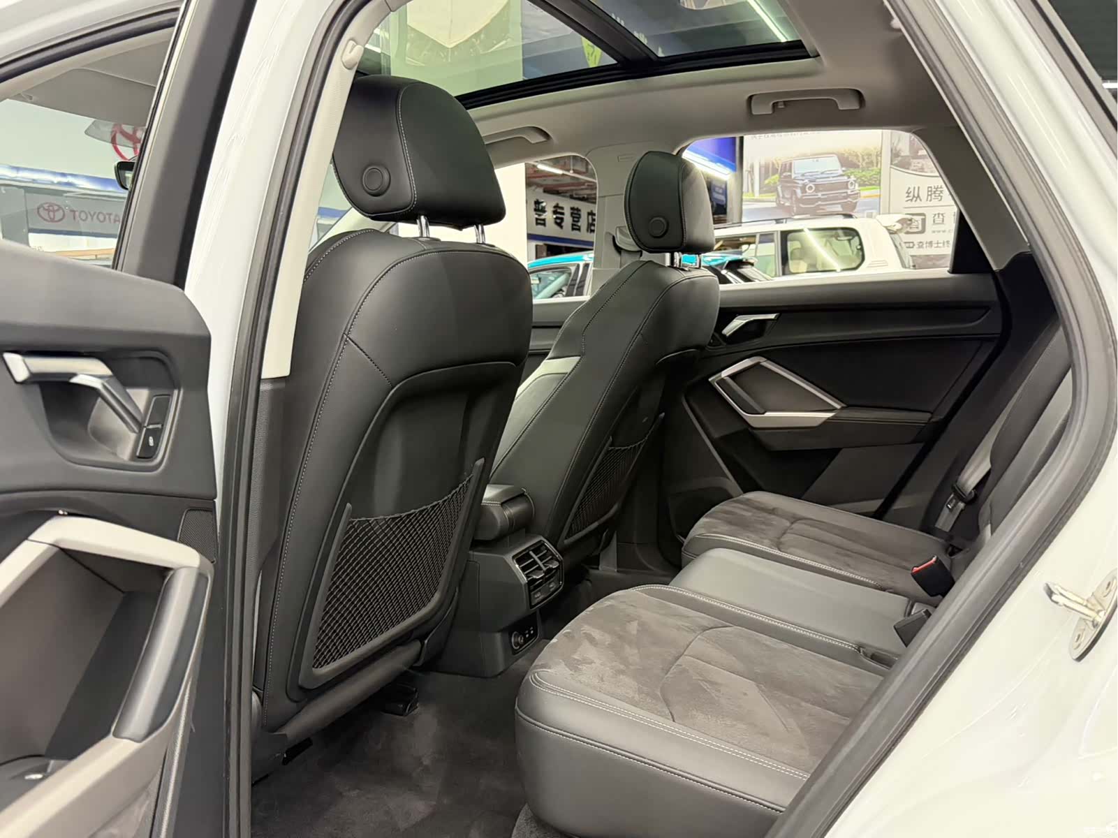 Audi Q3, 2022 10