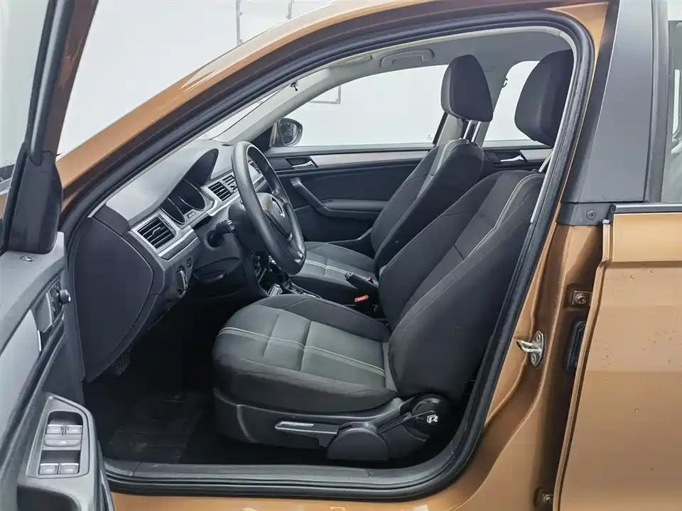 Volkswagen C-TREK Wei Collar