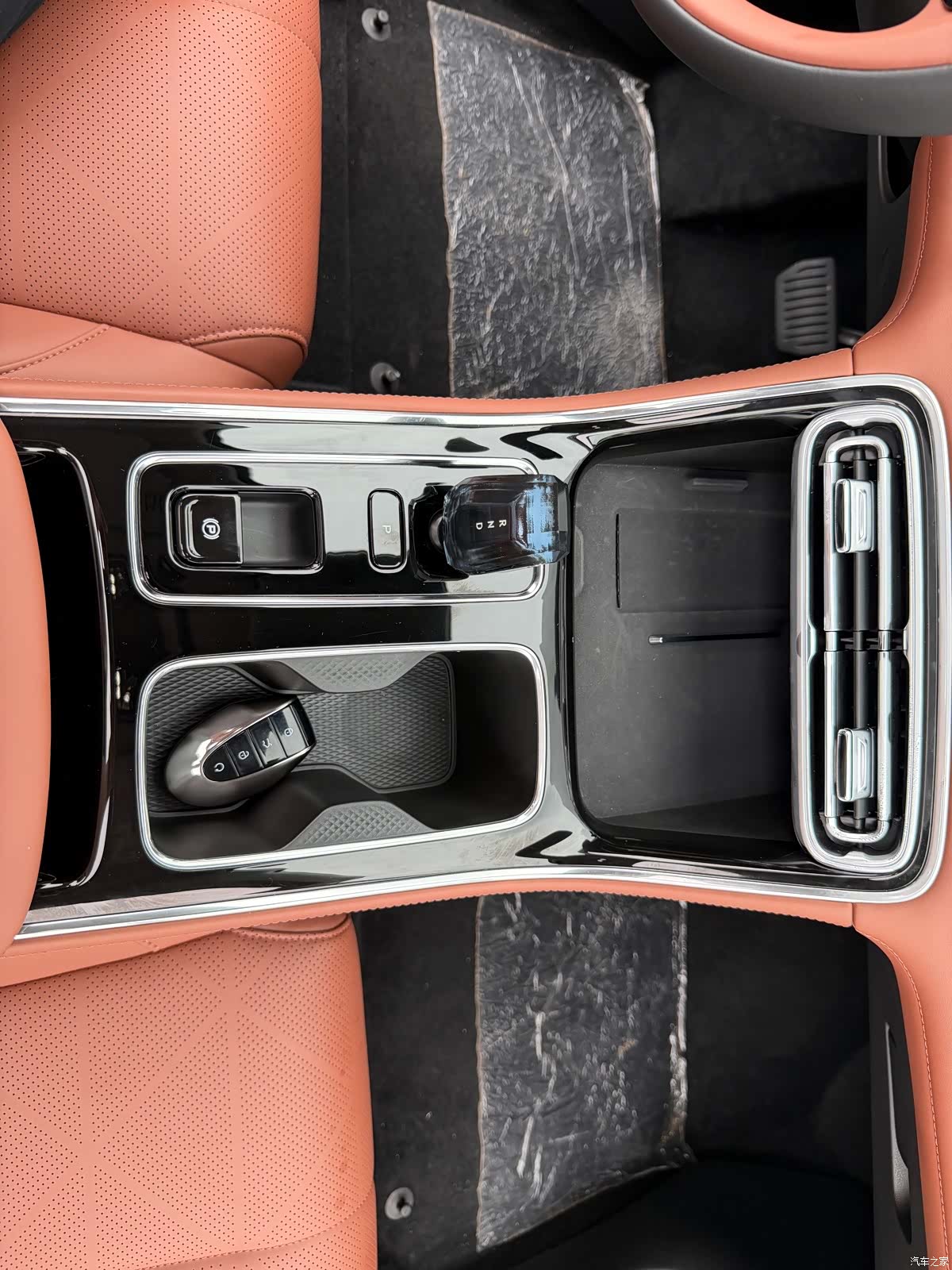 Geely Emgrand, 2025 20