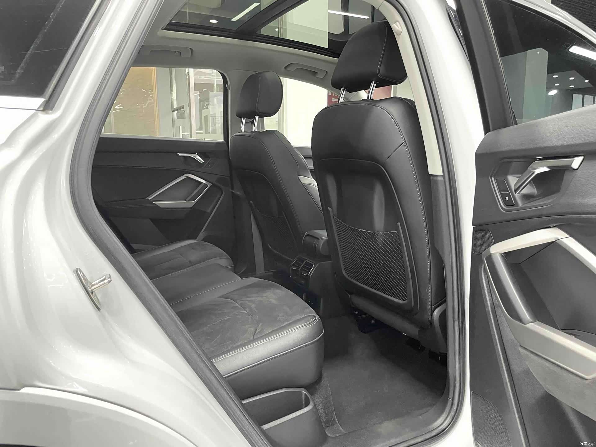 Audi Q3, 2022 13