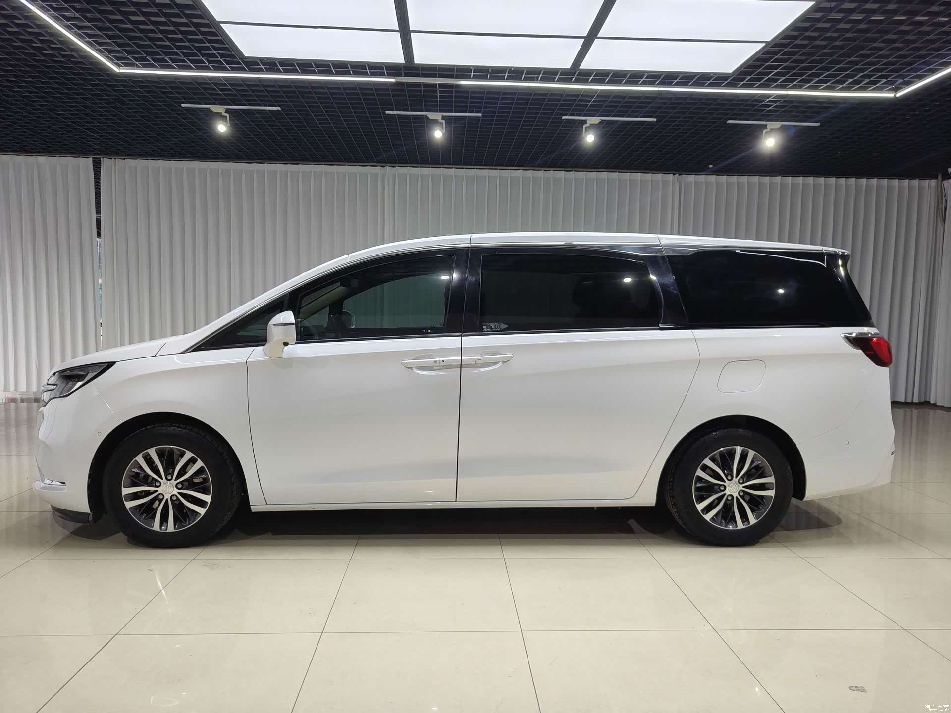 Buick GL8, 2021 8