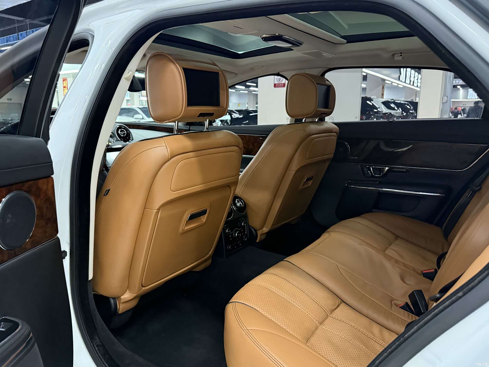 Jaguar XJ, 2015 16