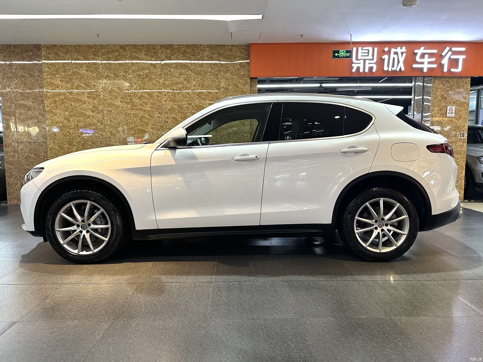 Alfa Romeo Stelvio, 2018 4