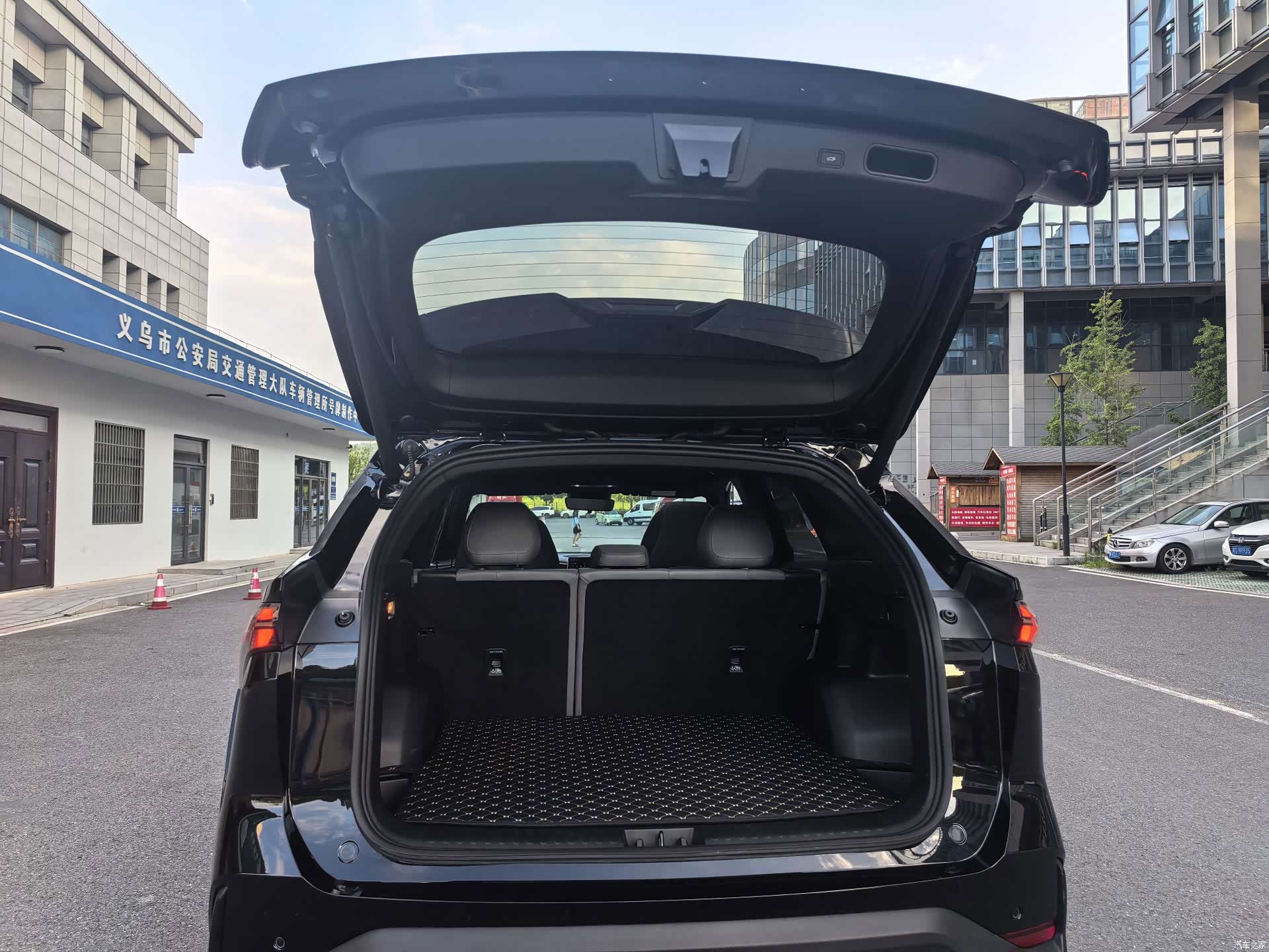 Geely Galaxy L7, 2025 10