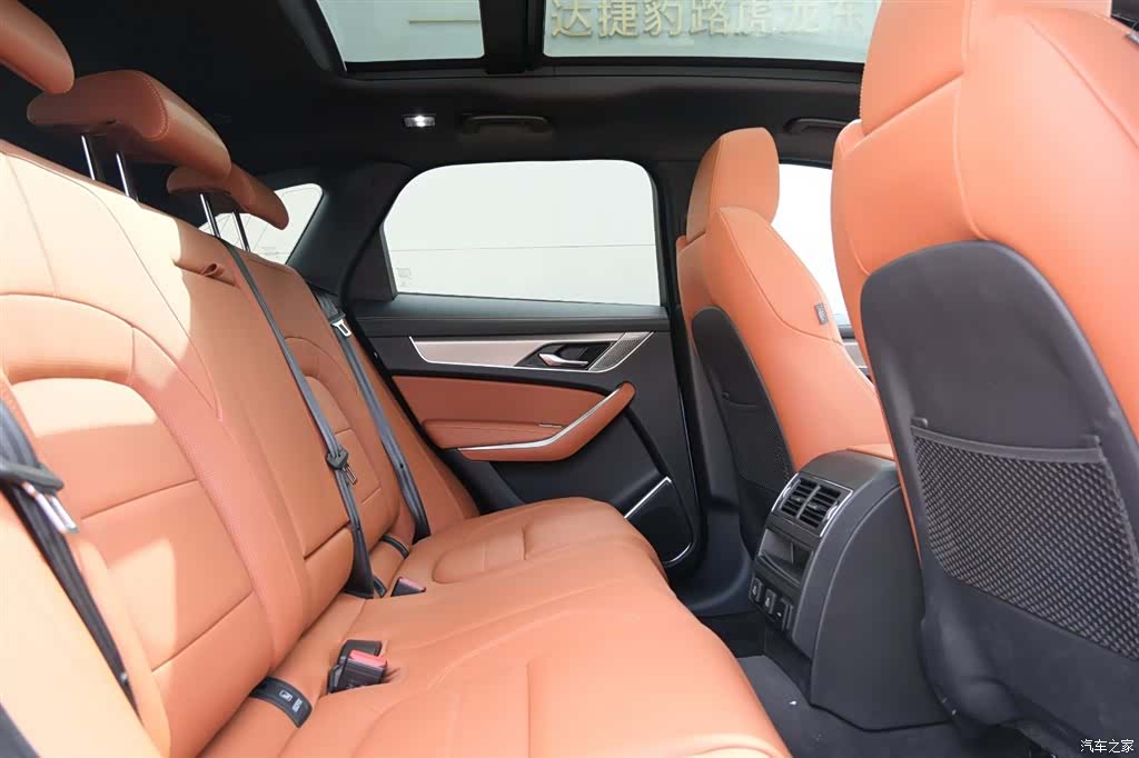 Jaguar F-PACE, 2025 17