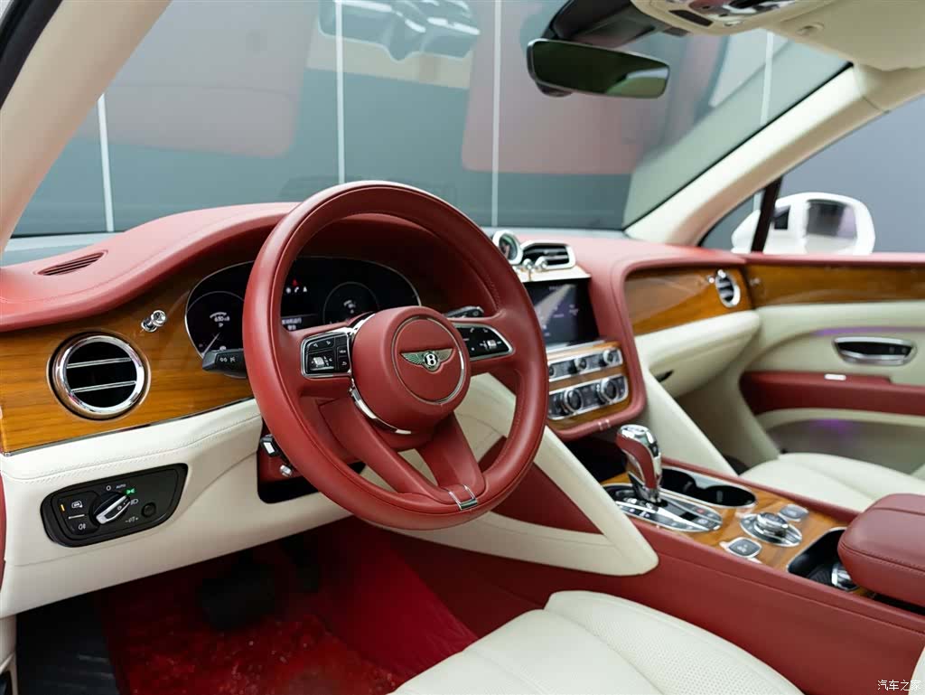 Bentley Bentayga, 2020 10