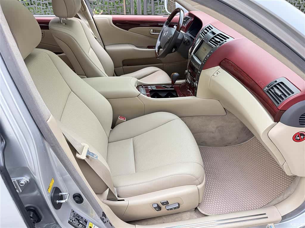 Lexus LS, 2008 8